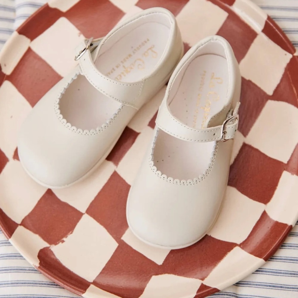 Ivory girl mini Mary Jane’s, size 24